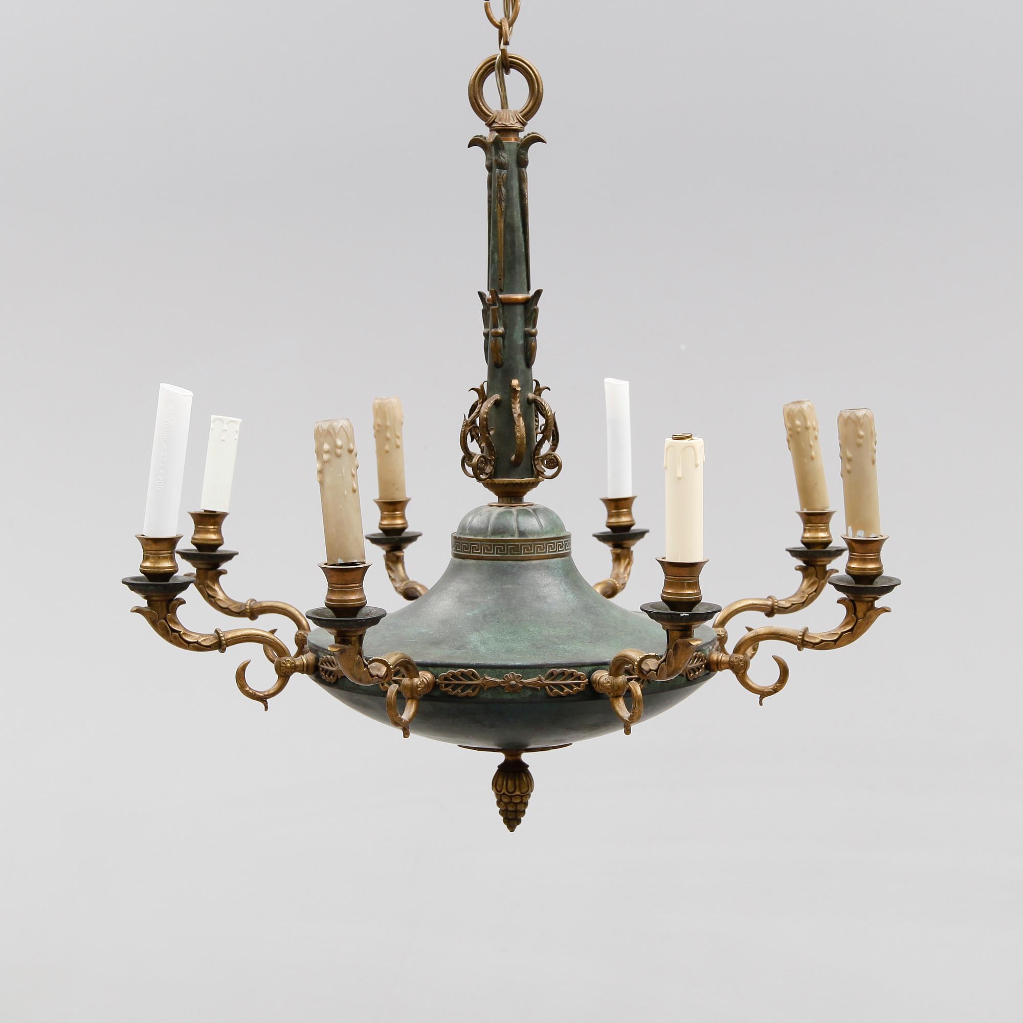 TAKAMPEL, empirestil, 1900-talets första hälft. Höjd ca 65 cm.