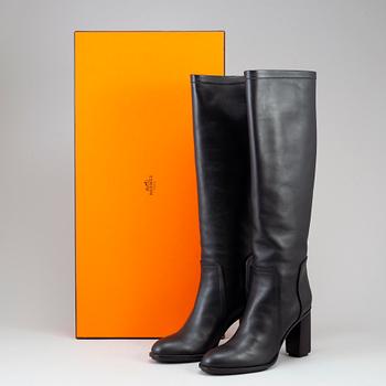 HERMÈS, a pair of black leather boots, size 40. 2019.