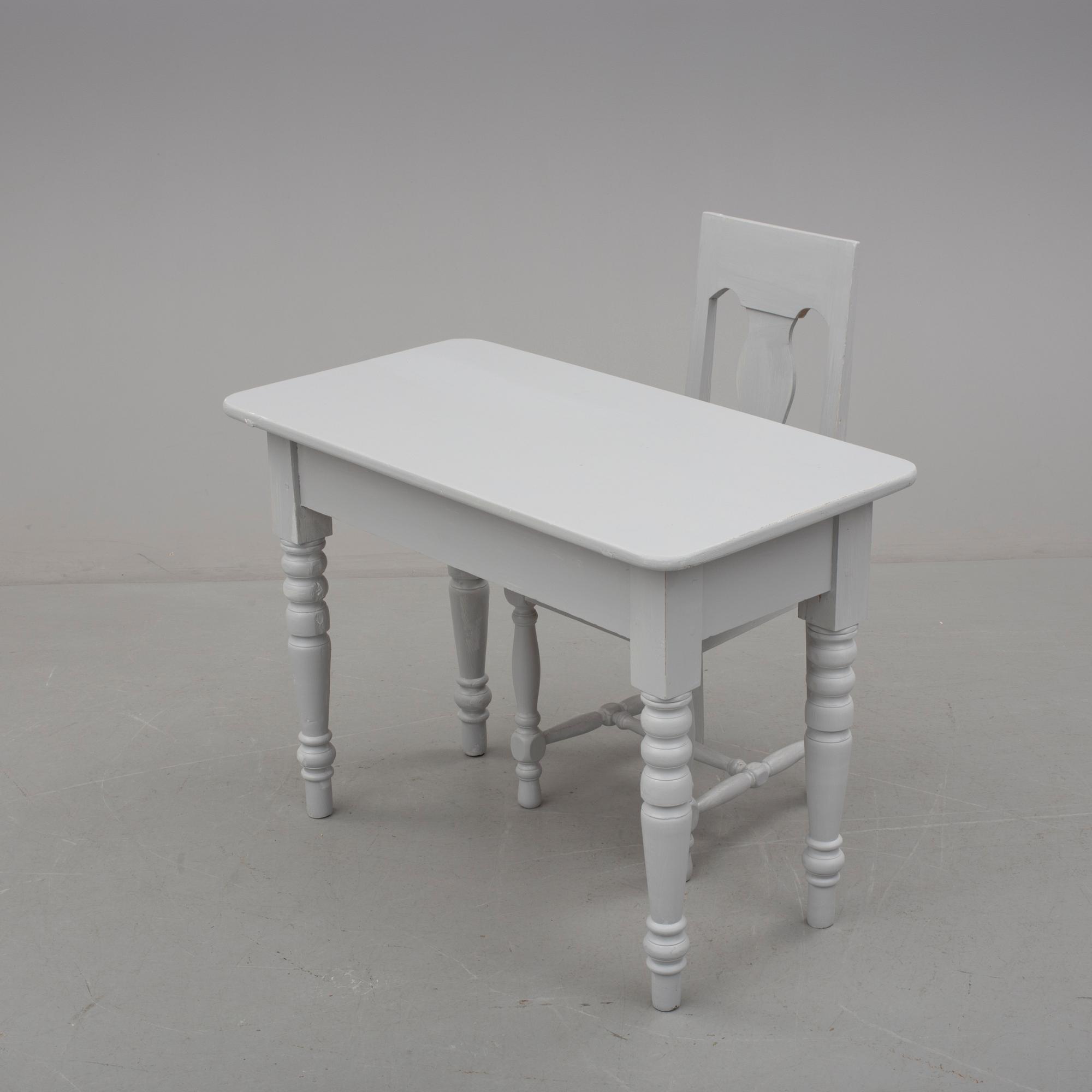 SKRIVBORD OCH STOL, 1800-talets slut/ 1900-talets början.