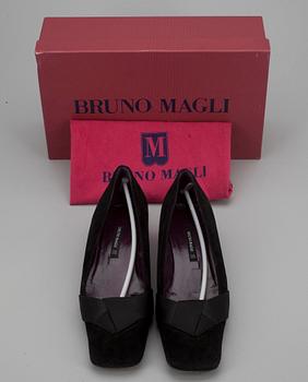 SKOR, pumps, Bruno Magli.