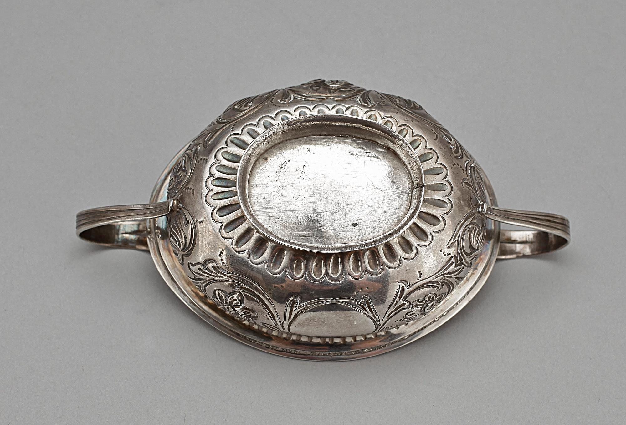 SKÅL, silver, otydlig mästarstämpel, 1783-84, London. Vikt ca 75g.
