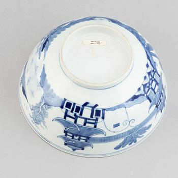 Skål, porslin. Qingdynastin, 1800-tal.