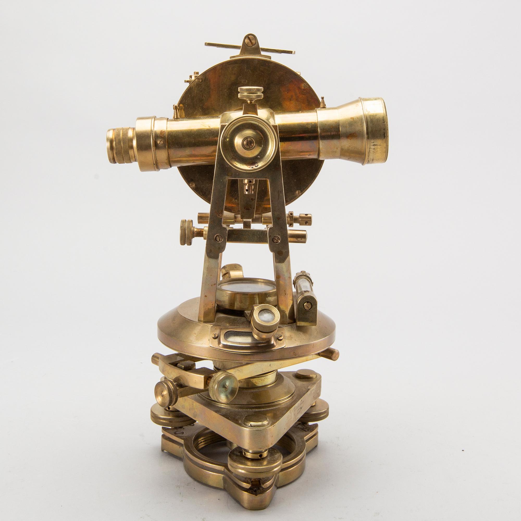 Theodolite, Newman & Guardia, London  England, 20th century first part.