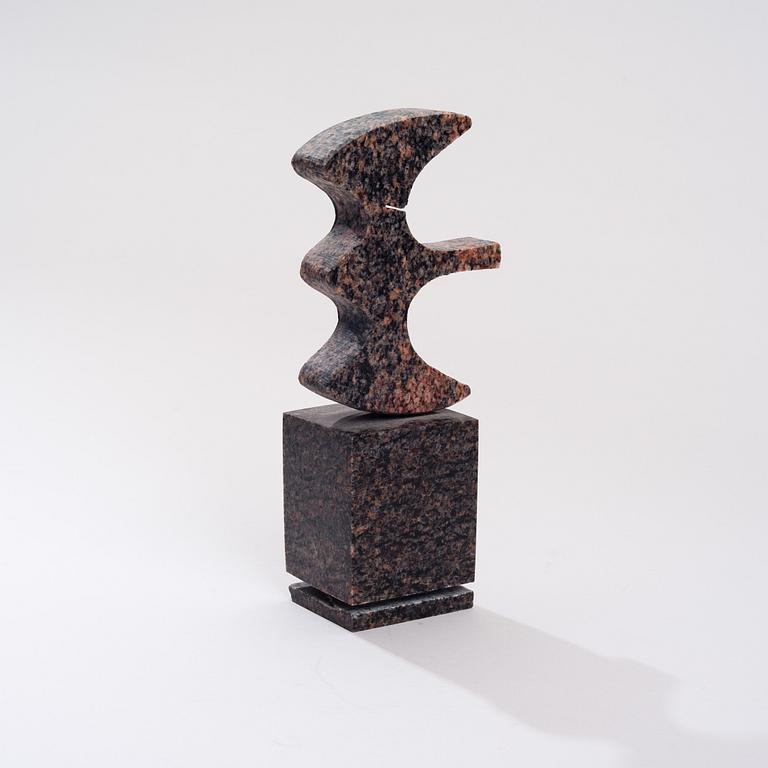 ARVO SIIKAMÄKI, skulptur, granit, signerad och daterad 2009.