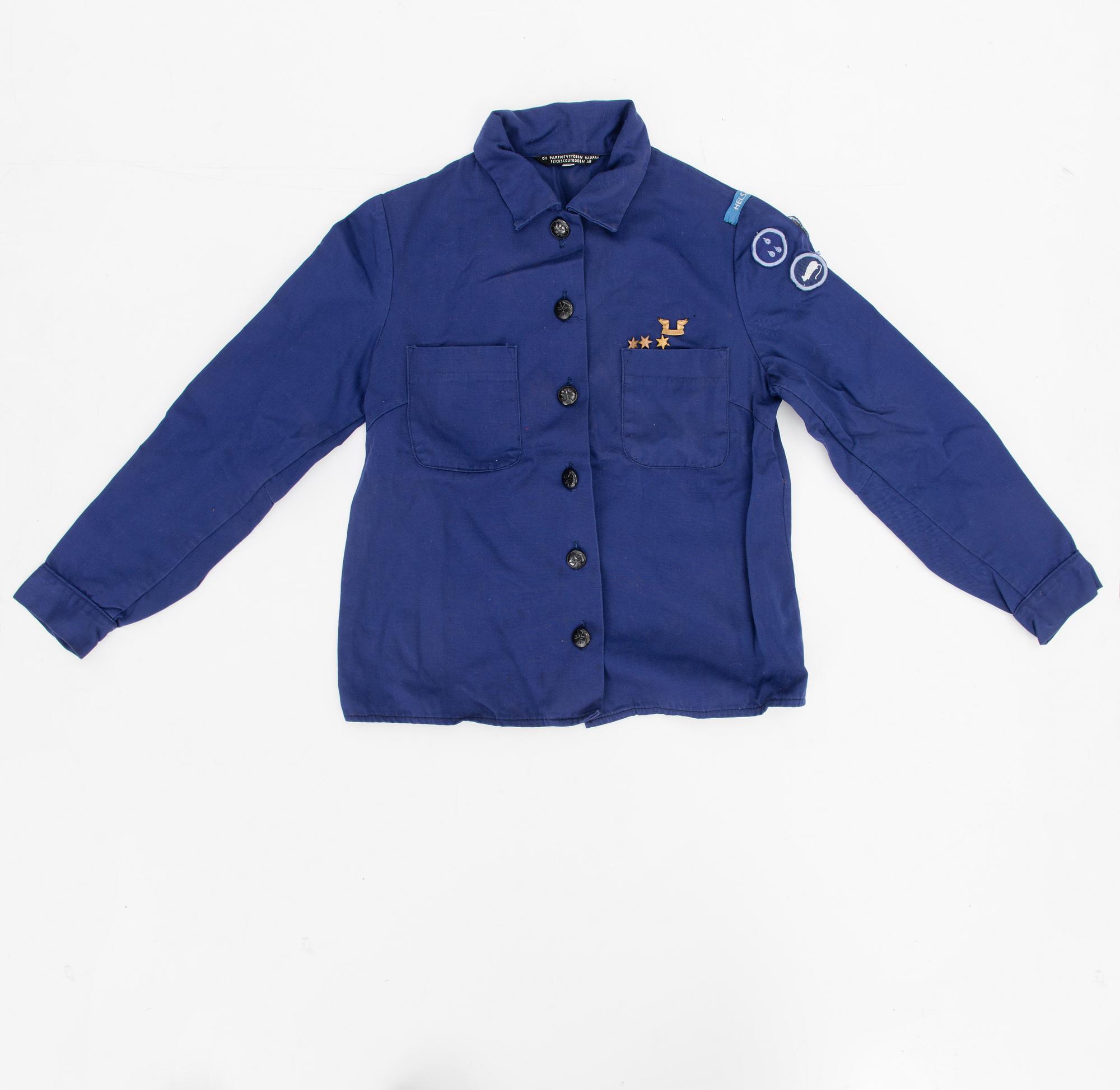 Two Finnish girl scouts uniforms with accessories and a boardgame, mid-second half of 20th Century.