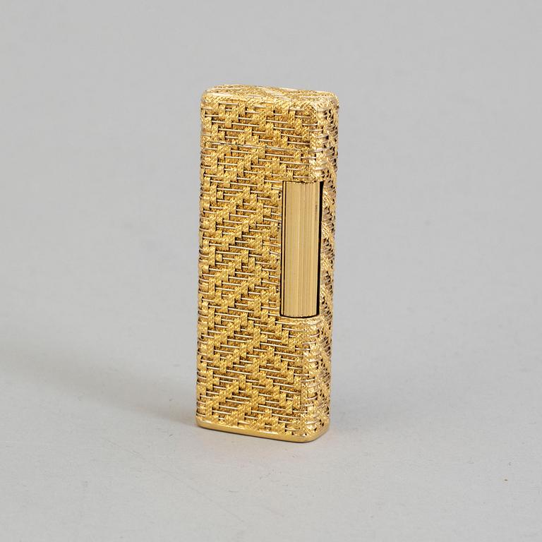 A Dunhill gold plated lighter.