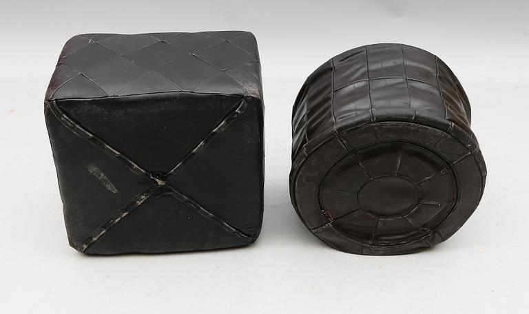SITTPUFFAR, 2 st, 1900-talets andra hälft.