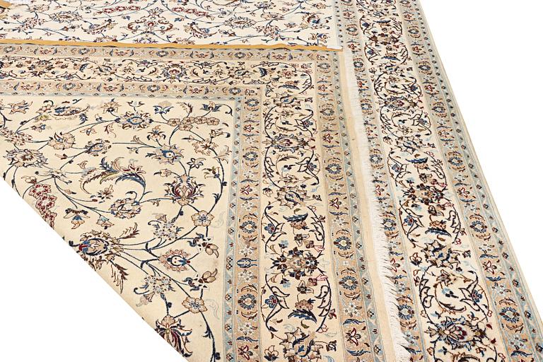 A part silk Nain carpet, 9 LA, a. 398 x 289 cm.
