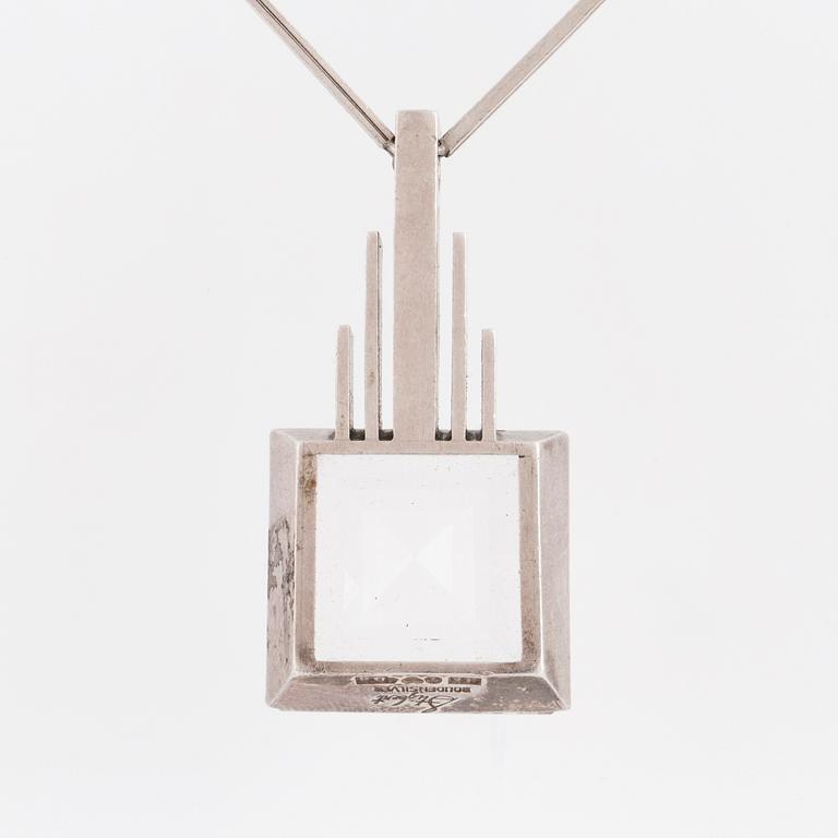 ATELJÉ STIGBERT,  Hänge med bergkristall.