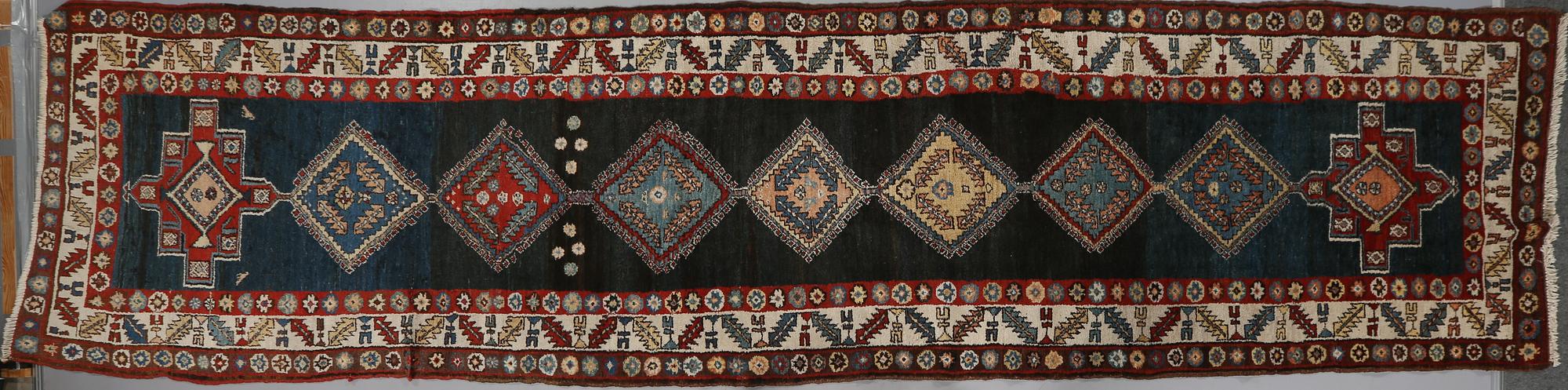 MATTA, old, Kaukasien, 437 x 106 cm.