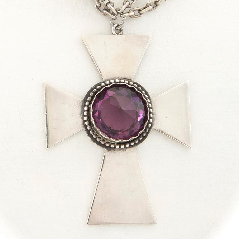 Necklace of silver in the form of a cross with faceted glass.