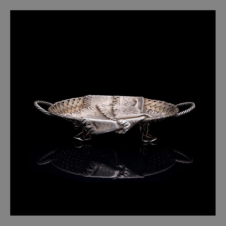 BRÖDKORG, silver. Moskva, Petr Loskutov 1883. Vikt 545 g.