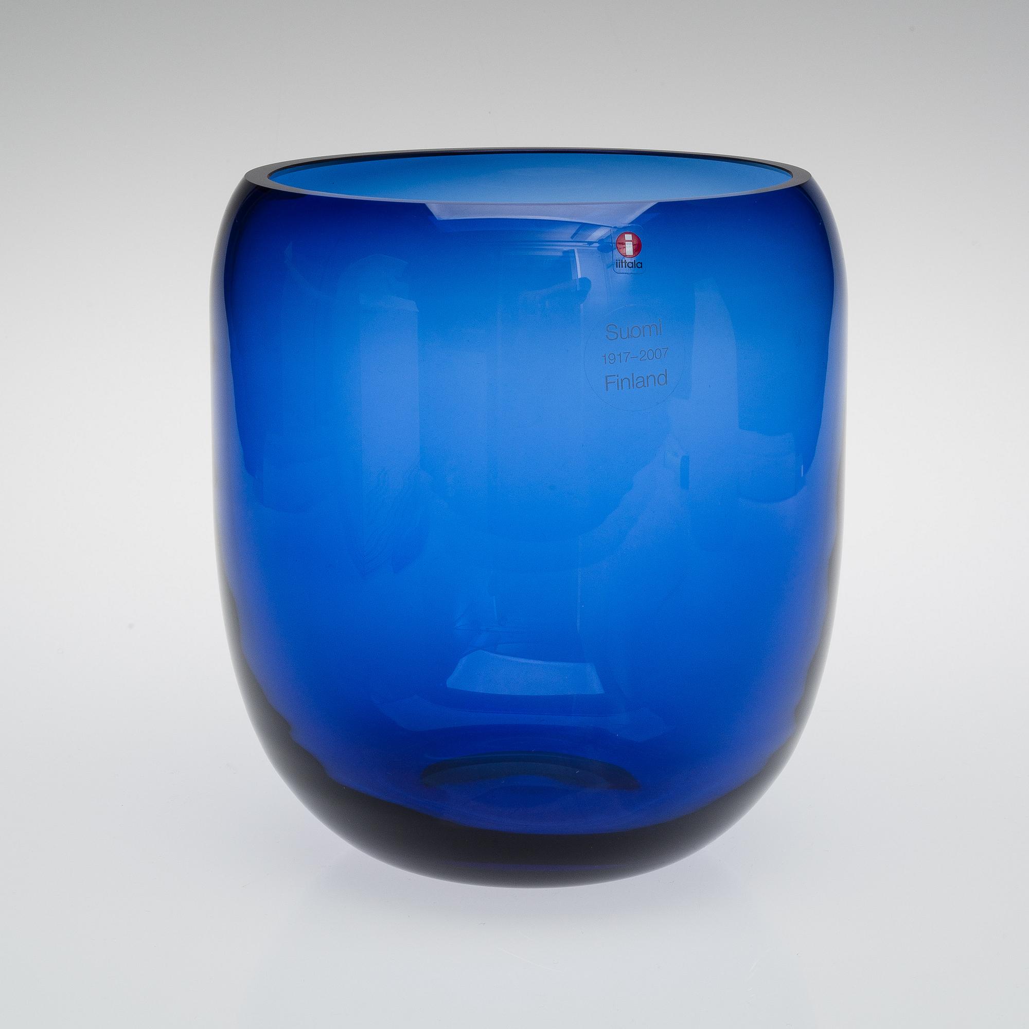 OIVA TOIKKA, SKÅL, glas, jubileumsskål Suomi Finland 90 år. Signerad O. Toikka, märkt Iittala.