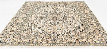 A Kashan carpet, ca 352 x 239 cm.