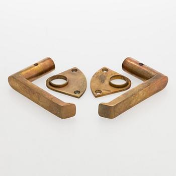 Dörrhandtag, 6 par, modell 75, tillverkare Mariefors Bruk. Modellen formgiven 1952.