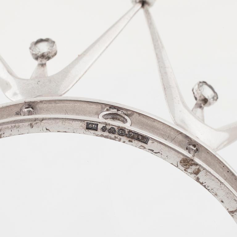 A bridal crown set with facetd rock crystal and cultured pearls, by Ceson, Göteborg, 1966.