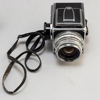 A Hasselblad 500 C with two lenses: Planar 1:2,8 80mm and Sonnar 1:5,6 250 mm.