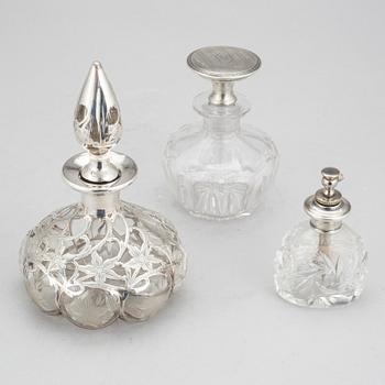 PARFYMFLAKONGER 3 st, glas och silver, 1900-talets början.