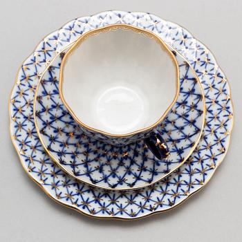 KAFFESERVIS, 33 delar, porslin, "Cobalt Net", Lomonosov, Ryssland, 1900-talets andra hälft.