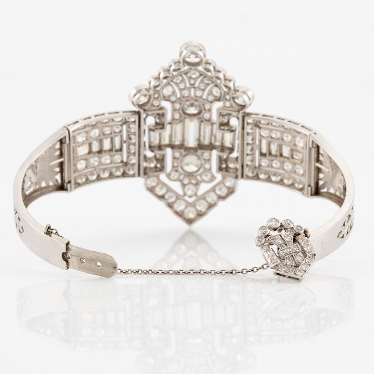 A bracelet in platinum set with baguette and brilliant-cut diamonds, Art Déco.
