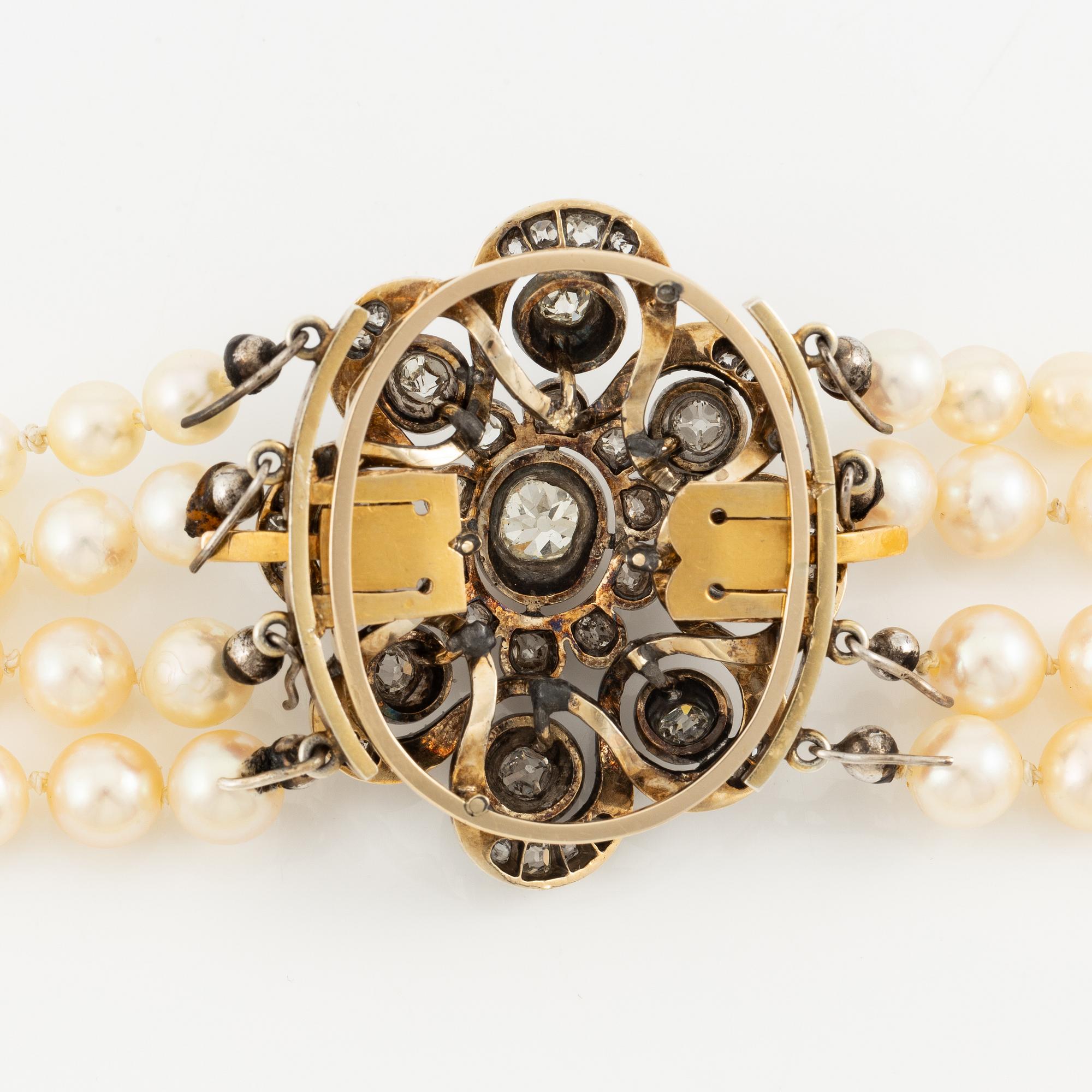 Multi-strand pearl necklace with a clasp/brooch in gold with diamonds,.