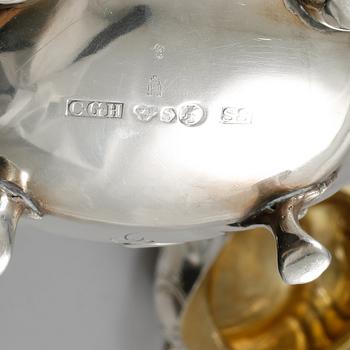 KAFFESERVIS, 3 delar, silver, rokokostil, C.G Hallberg, Stockholm, 1944 och 1945, total vikt ca 1315 gram.