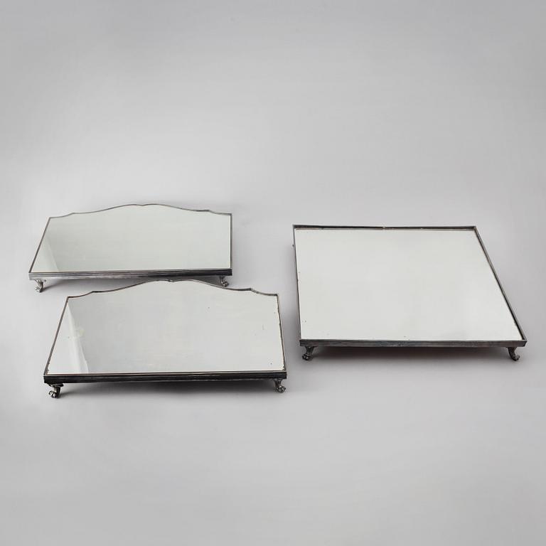 A 20th century silver plated mirror plateau.