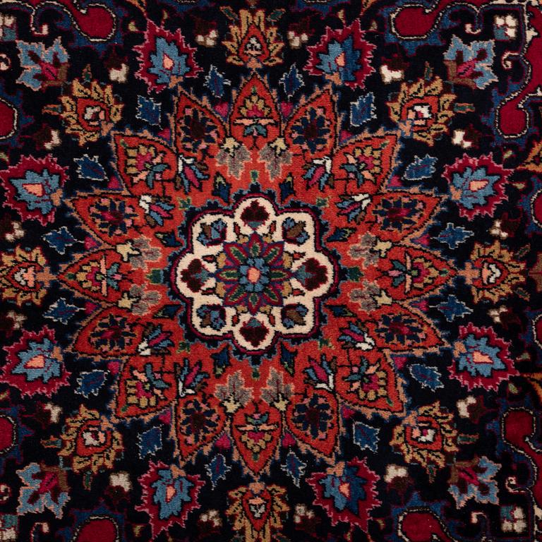 Matto, Old Mashad, ca 391 x 306 cm.