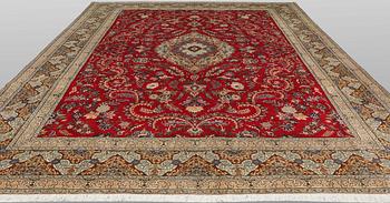 A Keshan carpet, approx. 415 x 300 cm.