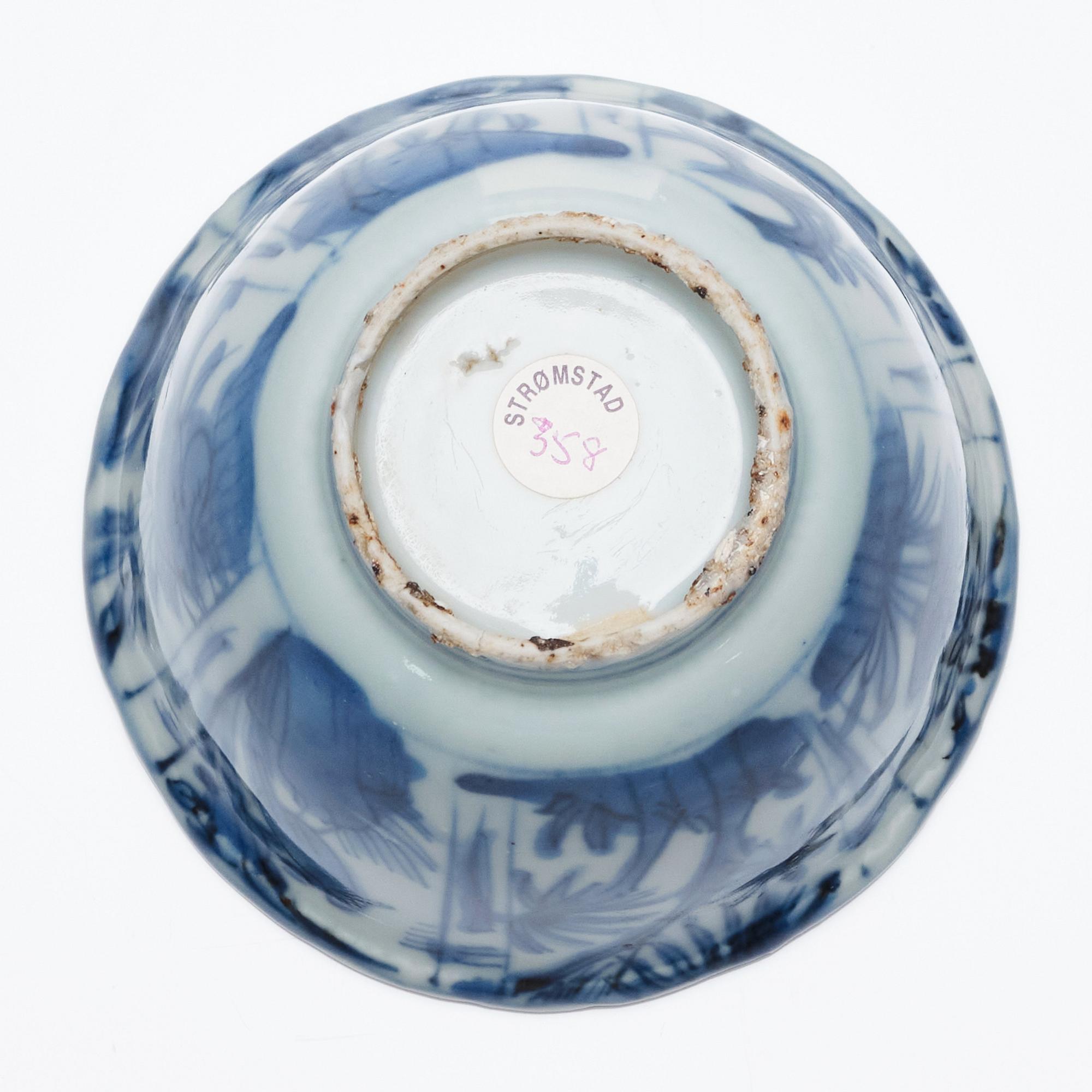 A blue and white kraak cup, Ming dynasty, Wanli (1572-1620).
