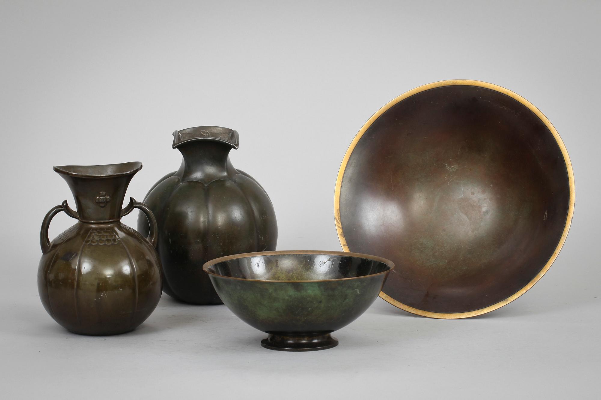 SKÅFAT, 2 st samt VASER, 2 st, Just Andersen, Danmark, 1900-talets första hälft.