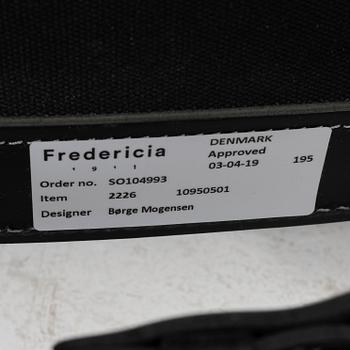 Børge Mogensen, Fåtöljer, ett par, "Den Spanske stol", modell 226, Fredericia, Danmark, 2019.
