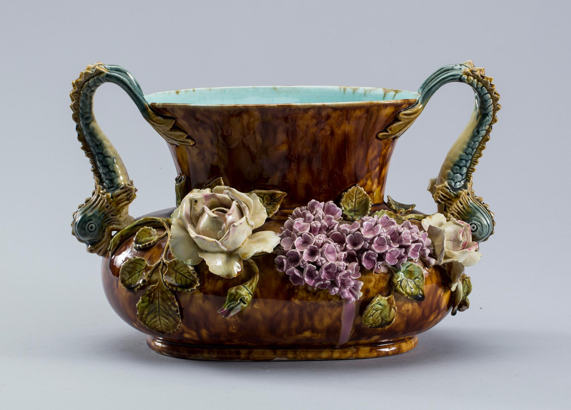 URNA, nyrokoko, majolika, sent 1800-tal.