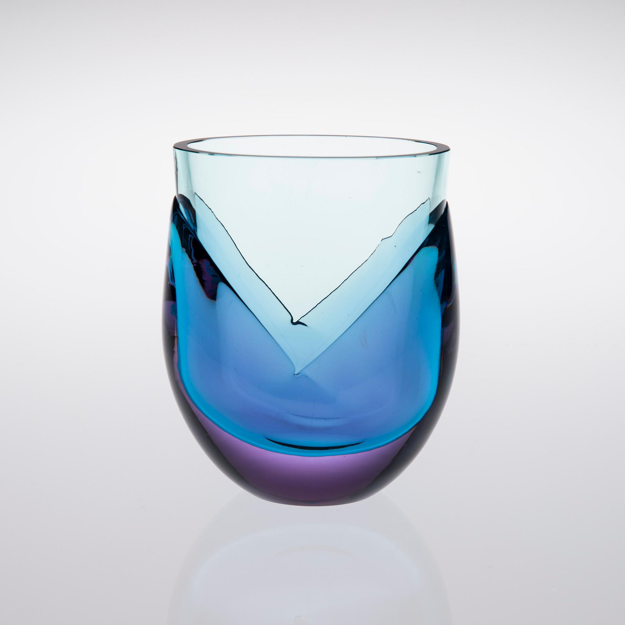 VAS, glas, "Kukka N 518", (Blomma) Heikki Orvola, signerad Nuutajärvi Notsjö, 1970-tal.