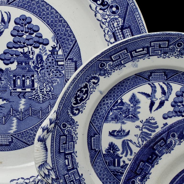 MATSERVISDELAR, 56 st, flintgods, "Willow", Gustavsberg.