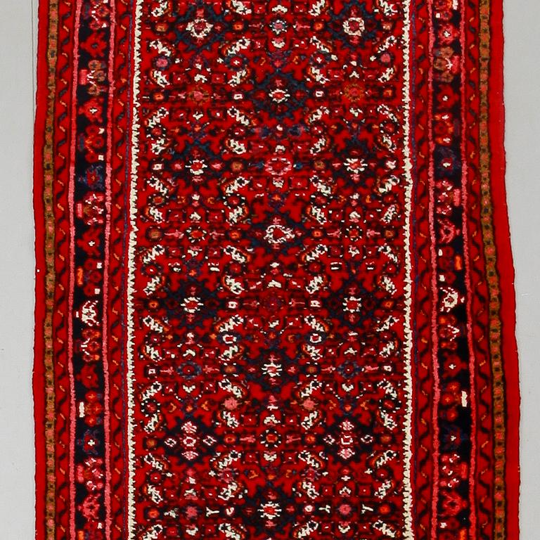 MATTA, orientalisk. Ca 420 x 88 cm.