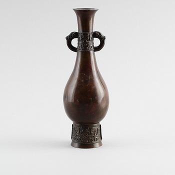 VAS, brons, Japan, 1900-talets första hälft.