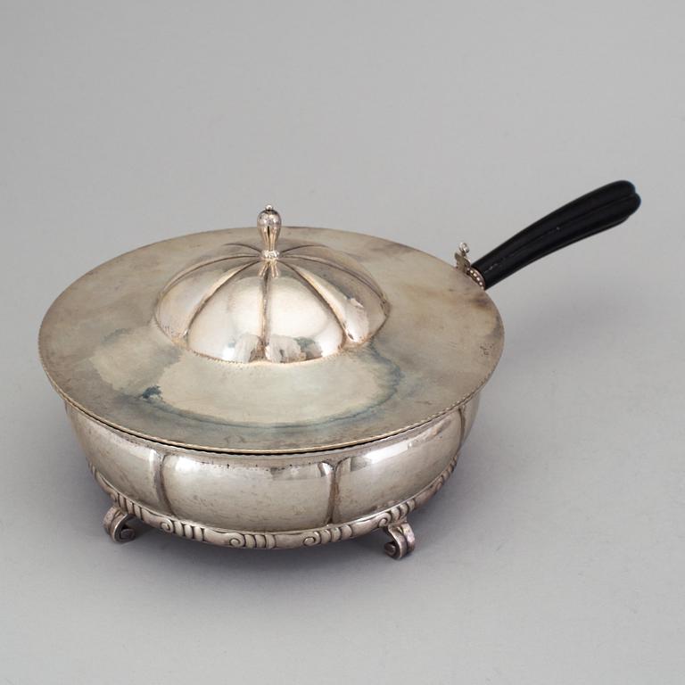 A matched pair of Swedish 20th century silver dishes and cover, mark of K Andersson, Stockholm 1917-1918.