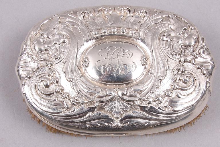 BORSTE SAMT KAM, silver, Tiffany & Co resp Georg Jensen, tidigt 1900-tal.