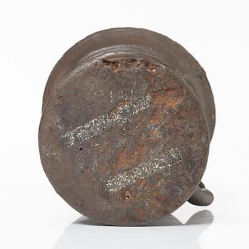 A Gothic-type cast-iron mortar and pestle, 17th / 18th century.