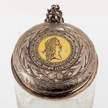 Dryckeskanna, låghaltigt silver och glas, 1800/1900-tal.