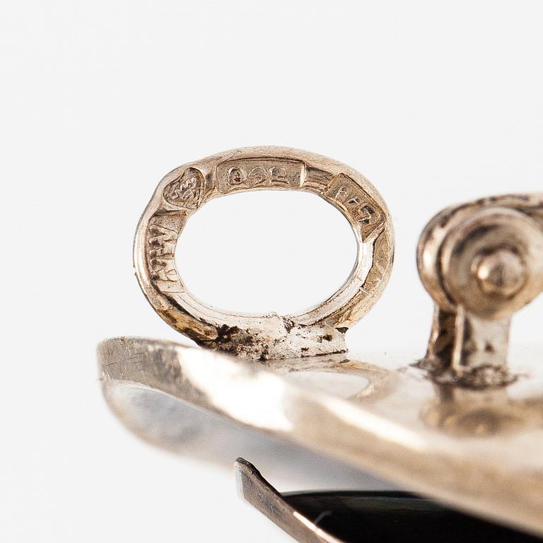 Liisa Vitali, Riipus "Gardenia", hopeaa. Westerback, Helsinki 1974.