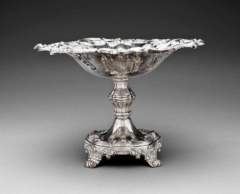 UPPSATSSKÅL, silver, nyrokoko, bl a Gustaf Möllenborg, Stockholm 1842 resp -47. Vikt ca 1031 g.