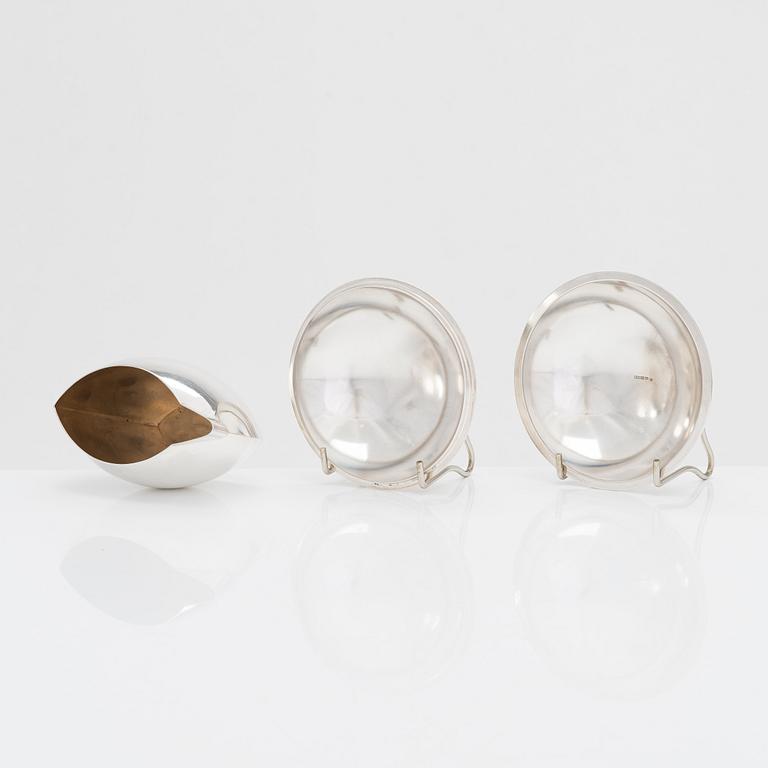 Pekka Piekäinen, a sterling silver cream jug and sugar bowl, J.A. Tarkiainen, Helsinki 1989.