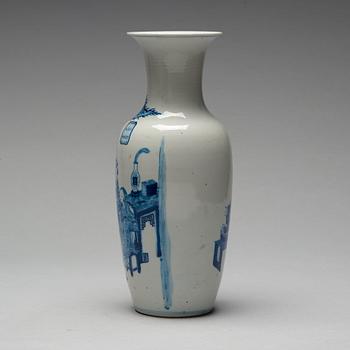 A blue and white vase, Qing dynasty, Guangxu (1875-1908).