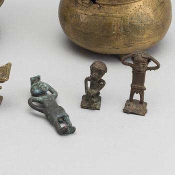 Two Forowas / Receptacle for gold dust, and five goldweights, Ashanti, Ghana.