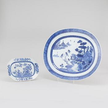 STEKFAT, 2 st, porslin, Kina, Qianlong (1736-1795).