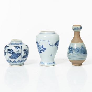 Miniatyrer, fem stycken, porslin. Qingdynastin, 1700-tal.