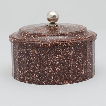 SMÖRASK MED LOCK. Älvdalen, 1800-talets början. Empire.