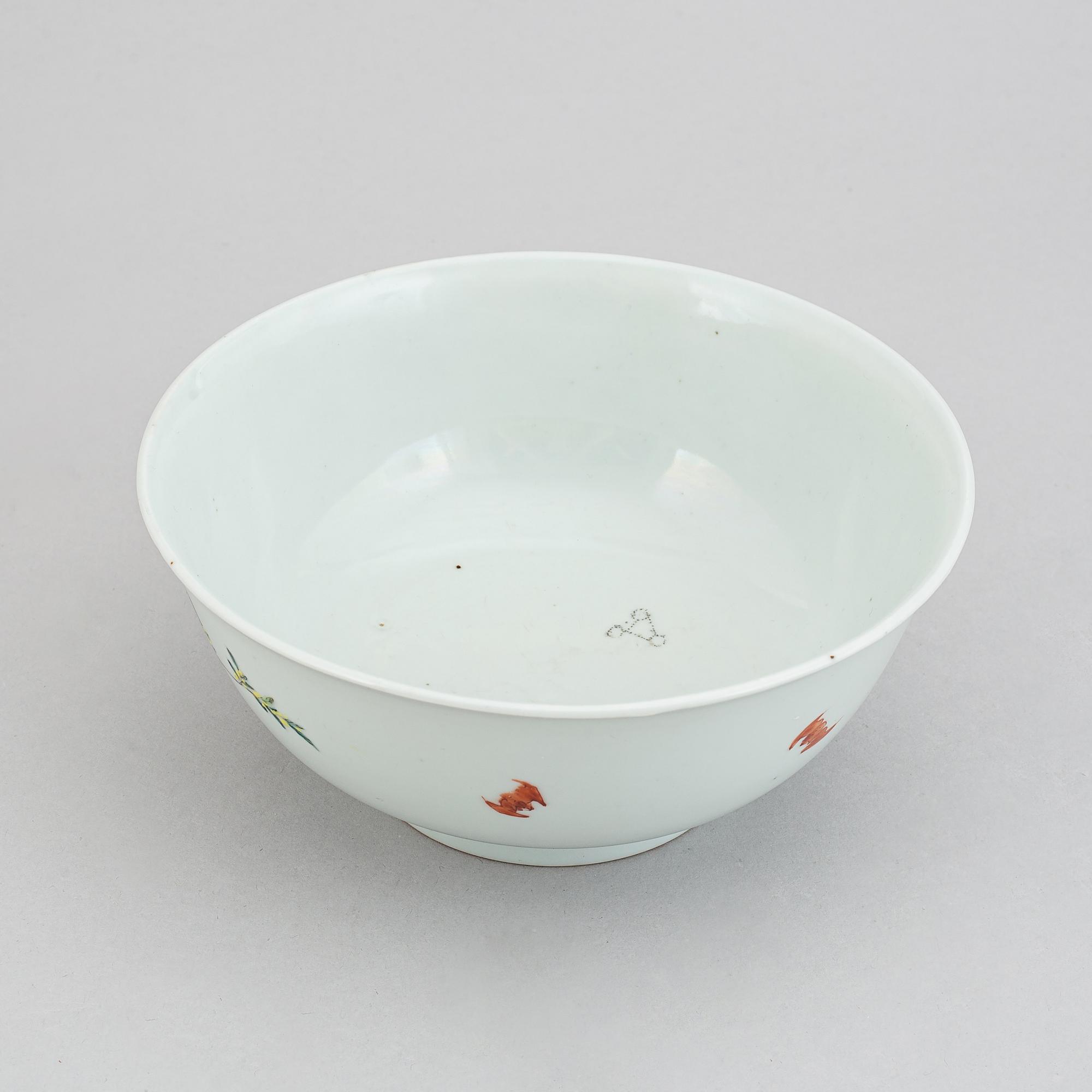 A famille rose porcelain bowl, Qing dynasty, 18th century.